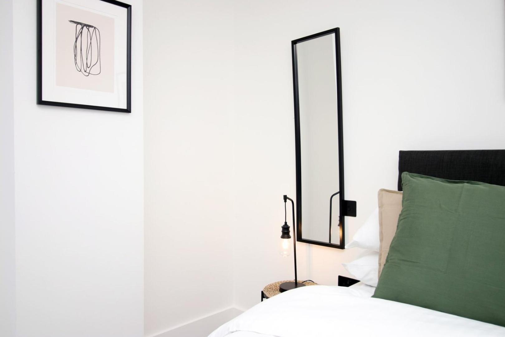 2 Bedroom With Free Parking Swindon Esterno foto