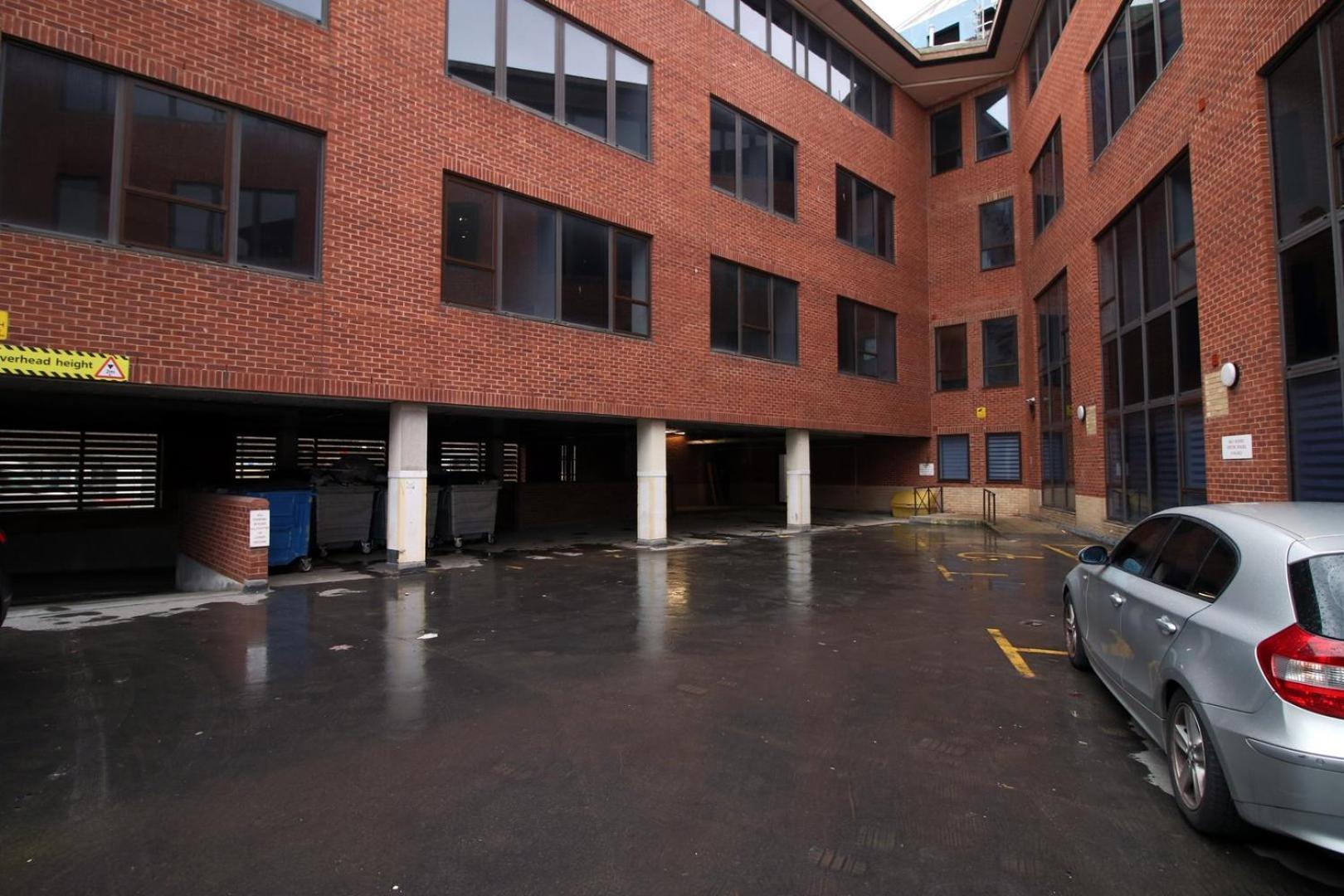 2 Bedroom With Free Parking Swindon Esterno foto