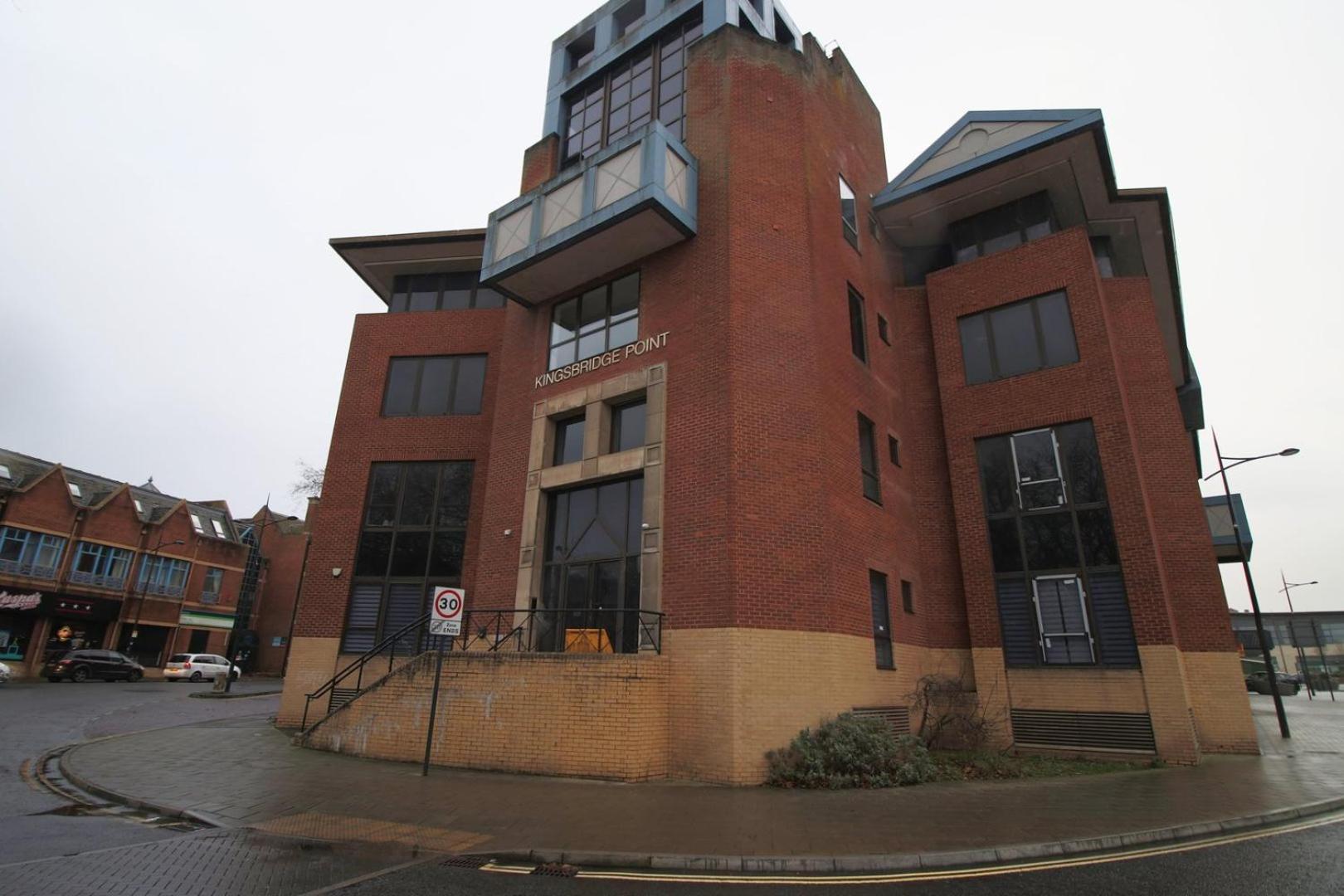 2 Bedroom With Free Parking Swindon Esterno foto