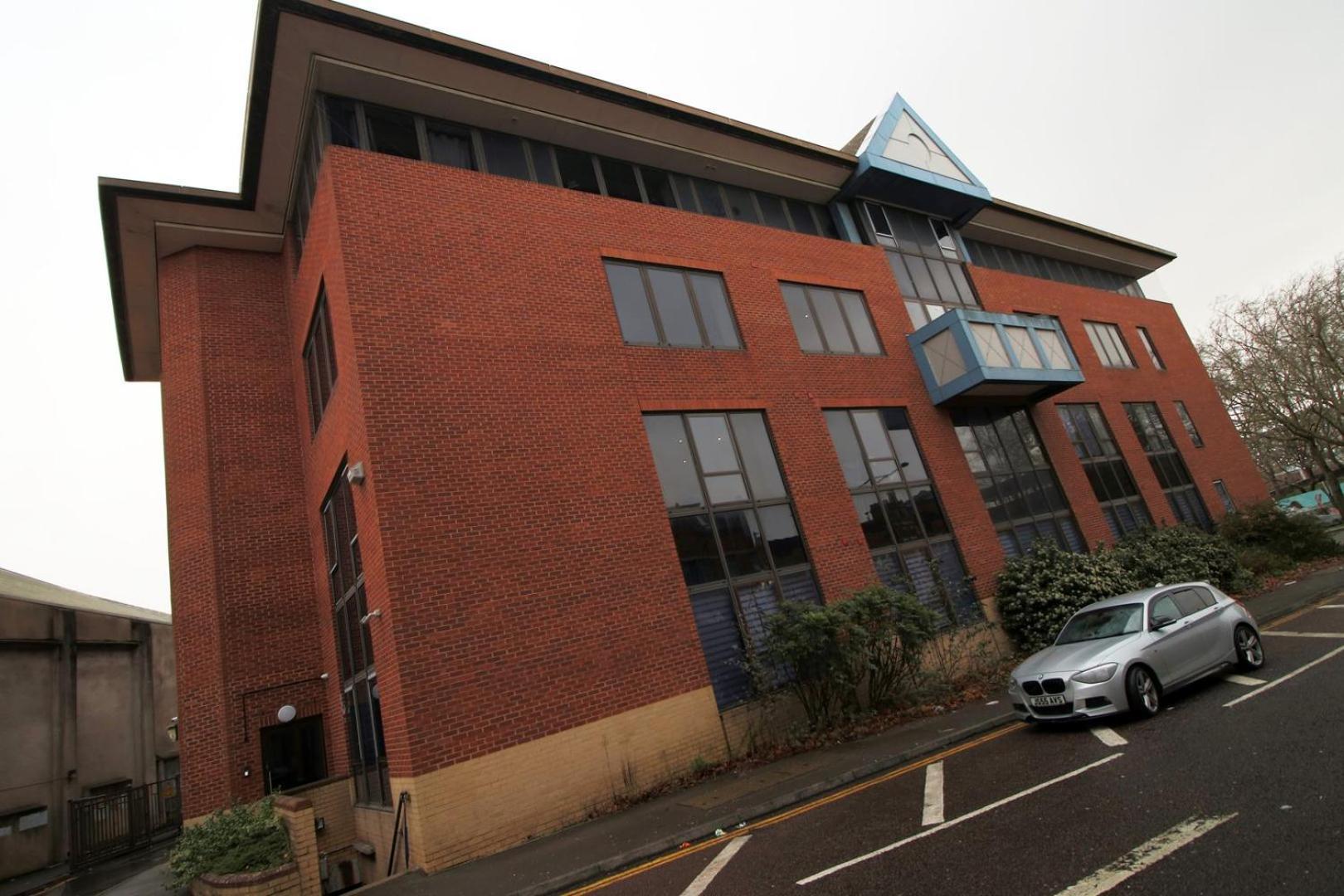 2 Bedroom With Free Parking Swindon Esterno foto