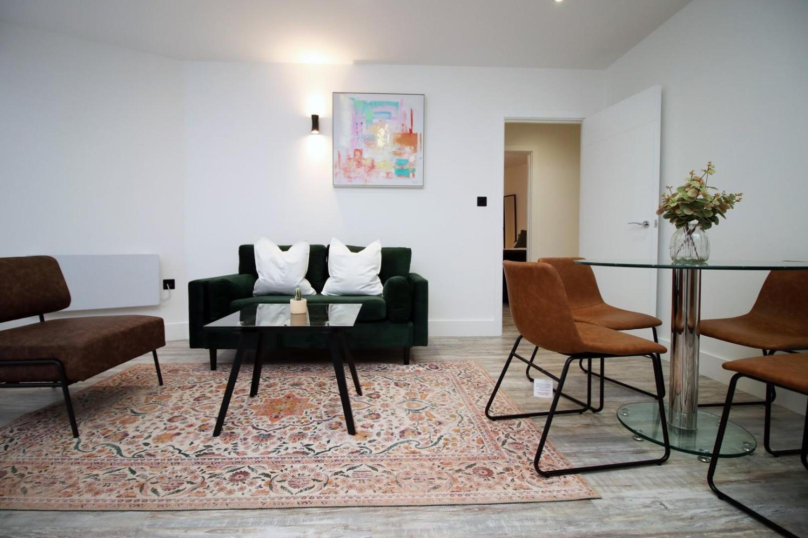2 Bedroom With Free Parking Swindon Esterno foto