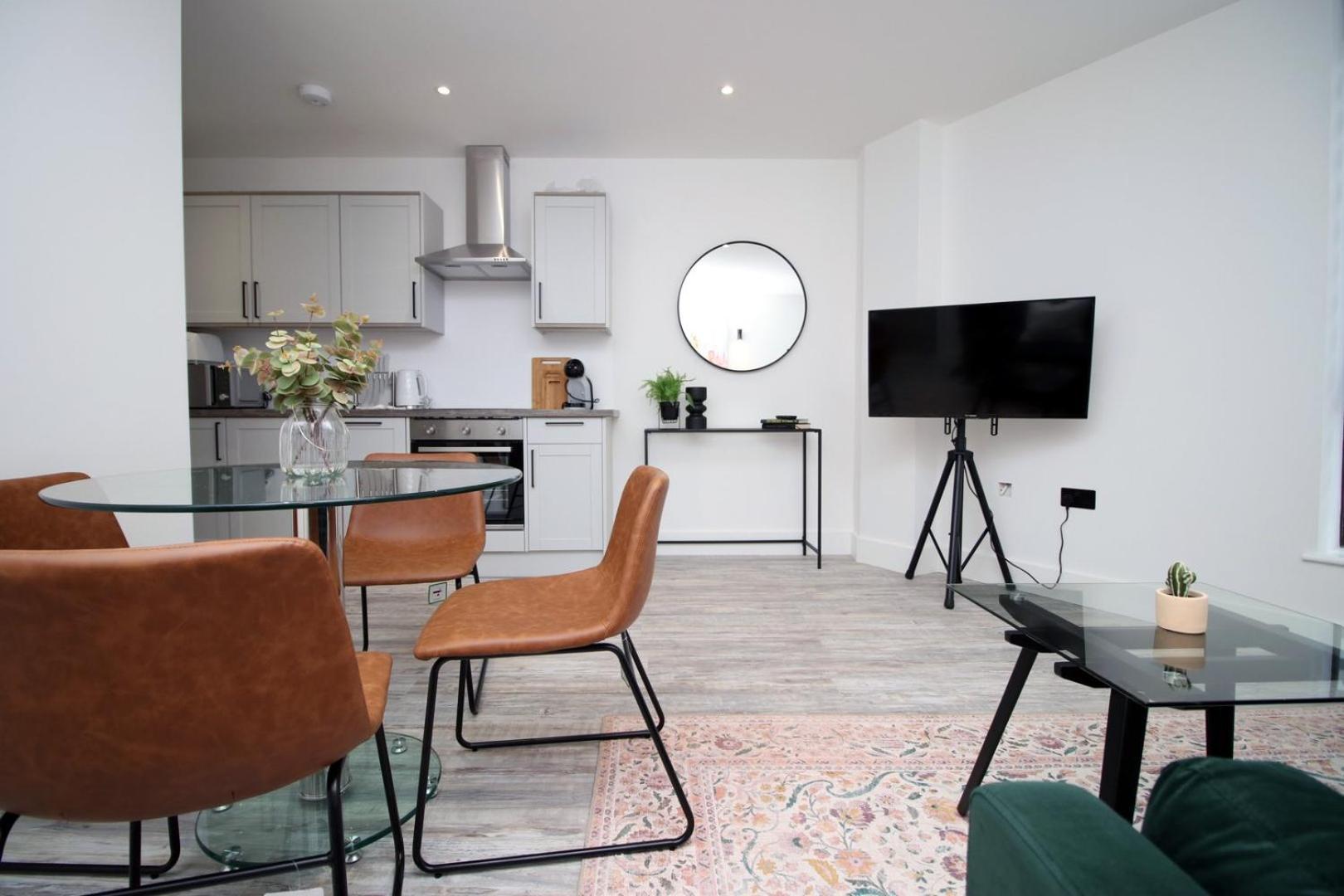 2 Bedroom With Free Parking Swindon Esterno foto